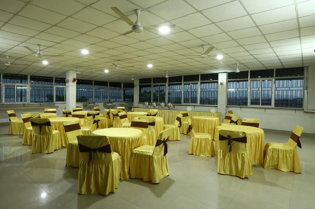 Hotel Parshuram Guwahati Dış mekan fotoğraf